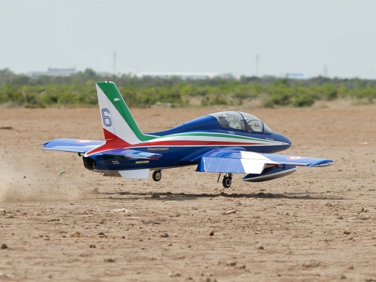 Aermacchi MB-339 von Phoenix Model – High-End Composite Jet mit 2,70 m Spannweite - Aermacchi MB-339 Jet 2,70 m – Phoenix Model | Composite Turbinenjet bei Voltmaster