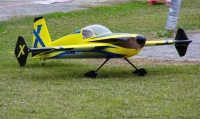 ExtremeFlight - 74" Slick 580 EXP - yellow/blue - 1870mm